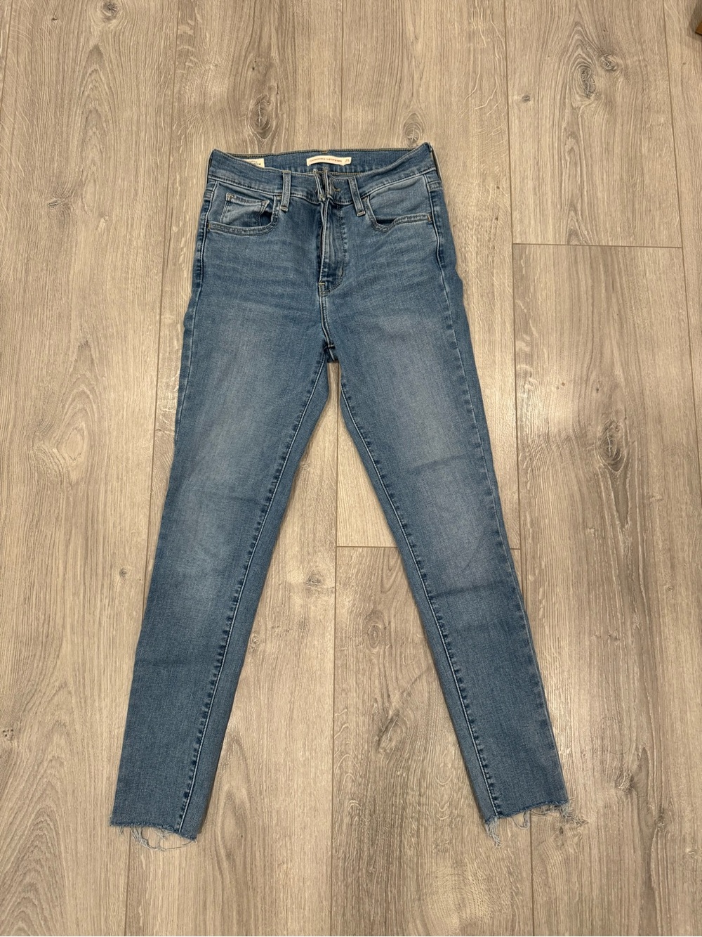 Levi’s Premium 720 High Rise super skinny Jeans W25 Raw Hem